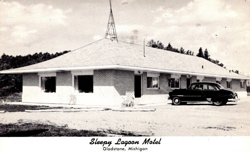 Sleepy Lagoon Motel - Vintage Postcard (newer photo)